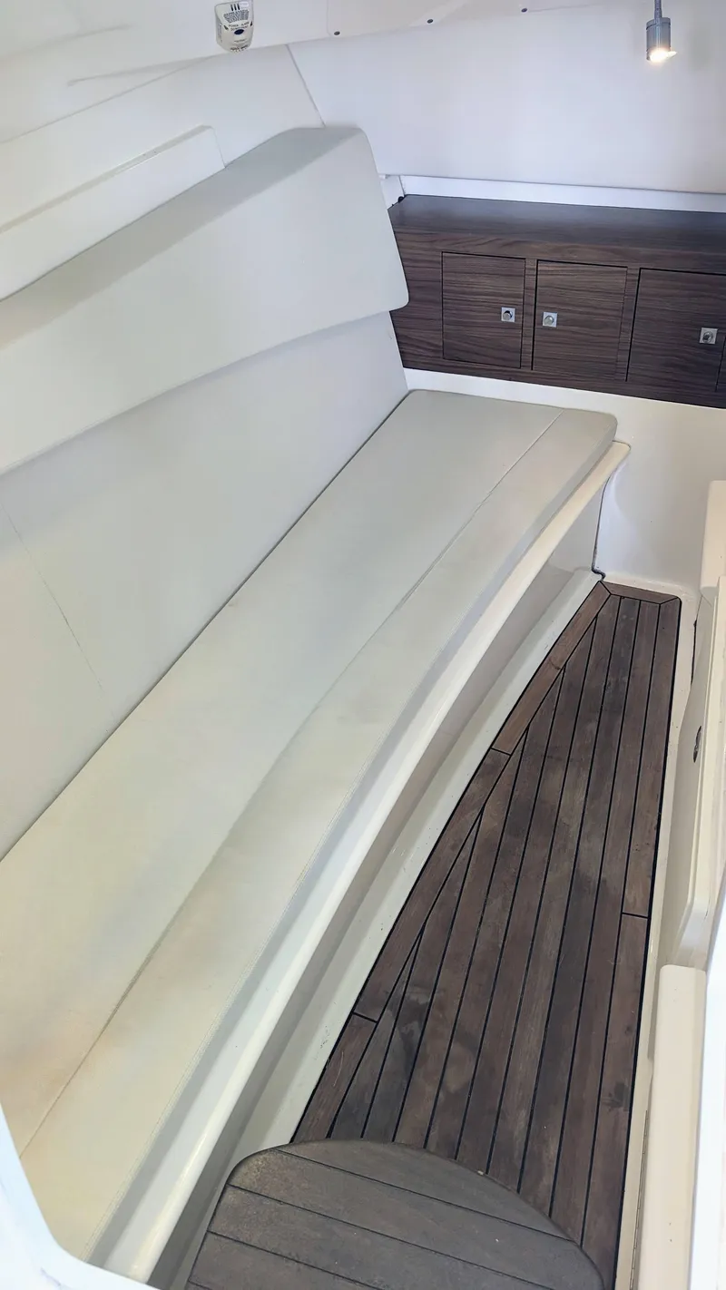 Slide: The Image of Boston Whaler 320 Vantage 2017 - 58