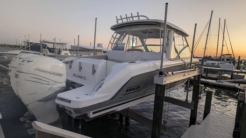 Slide: The Image of Boston Whaler 320 Vantage 2017 - 6