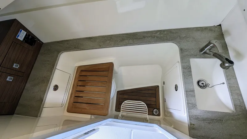 Slide: The Image of Boston Whaler 320 Vantage 2017 - 65