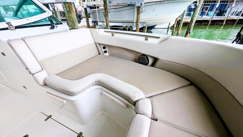 Slide: The Image of Boston Whaler 320 Vantage 2017 - 70