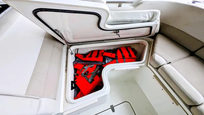 Slide: The Image of Boston Whaler 320 Vantage 2017 - 71