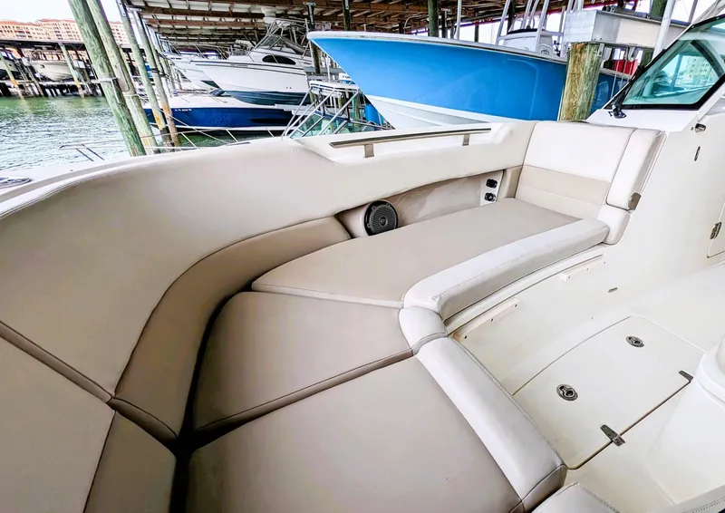 Slide: The Image of Boston Whaler 320 Vantage 2017 - 72