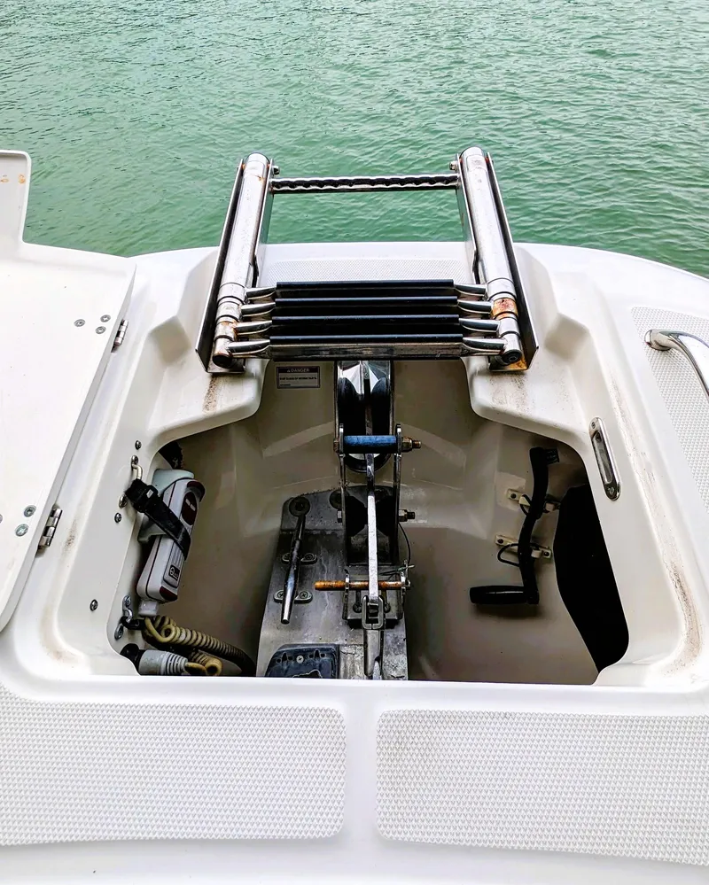 Slide: The Image of Boston Whaler 320 Vantage 2017 - 76