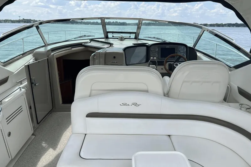 Slide: The Image of Sea Ray 38 Sundancer 2007 - 15