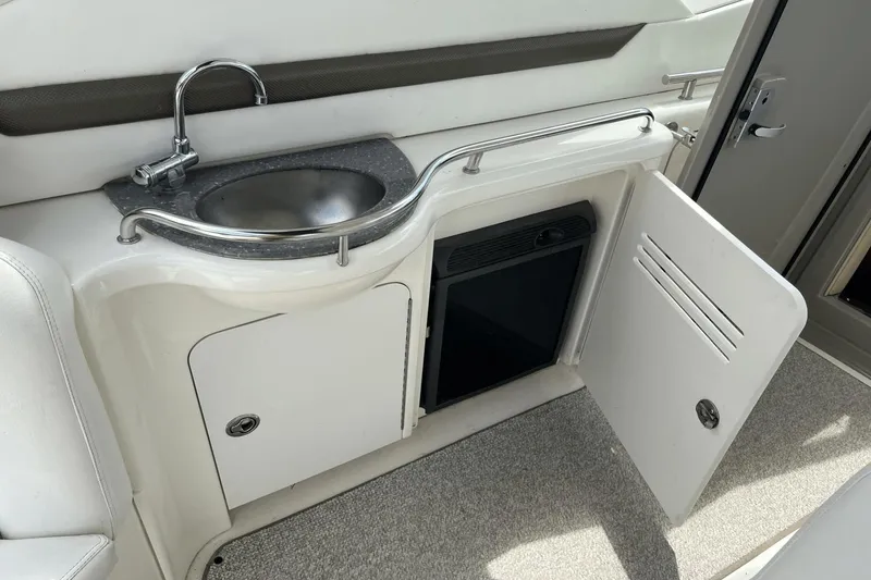 Slide: The Image of Sea Ray 38 Sundancer 2007 - 23