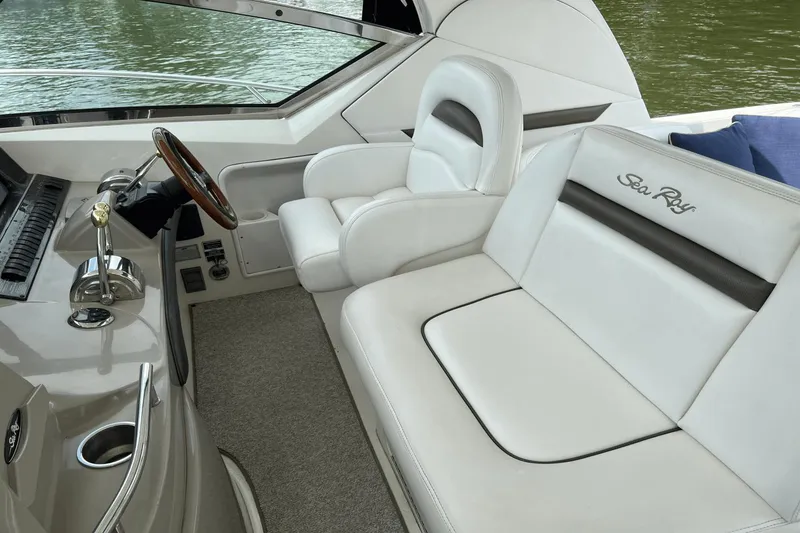 Slide: The Image of Sea Ray 38 Sundancer 2007 - 26