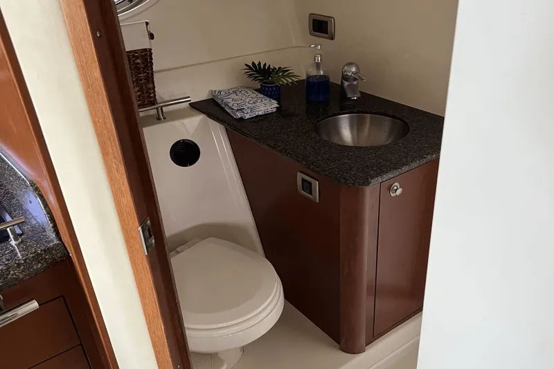 Slide: The Image of Sea Ray 38 Sundancer 2007 - 38