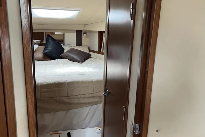 Slide: The Image of Sea Ray 38 Sundancer 2007 - 42