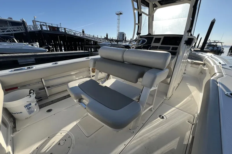 Slide: The Image of Boston Whaler 230 Outrage 2022 - 14