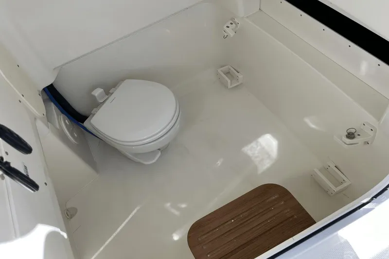 Slide: The Image of Boston Whaler 280 Dauntless 2024 - 11