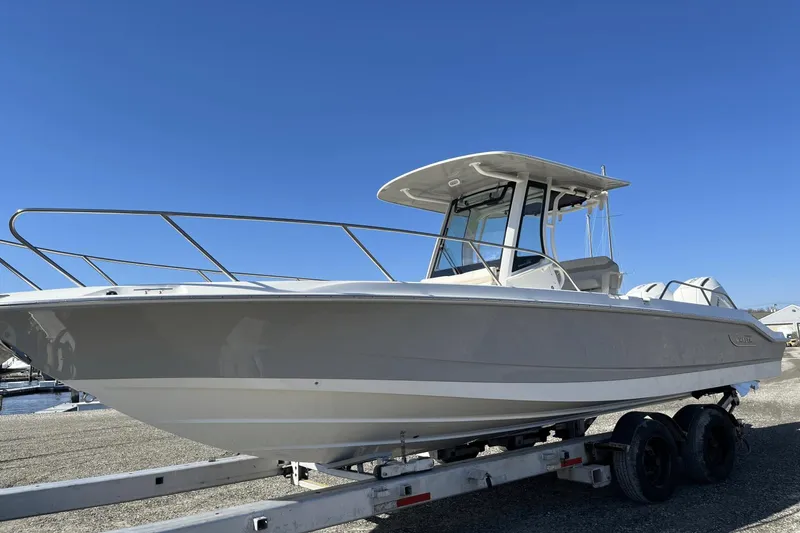 Slide: The Image of Boston Whaler 280 Dauntless 2024 - 3