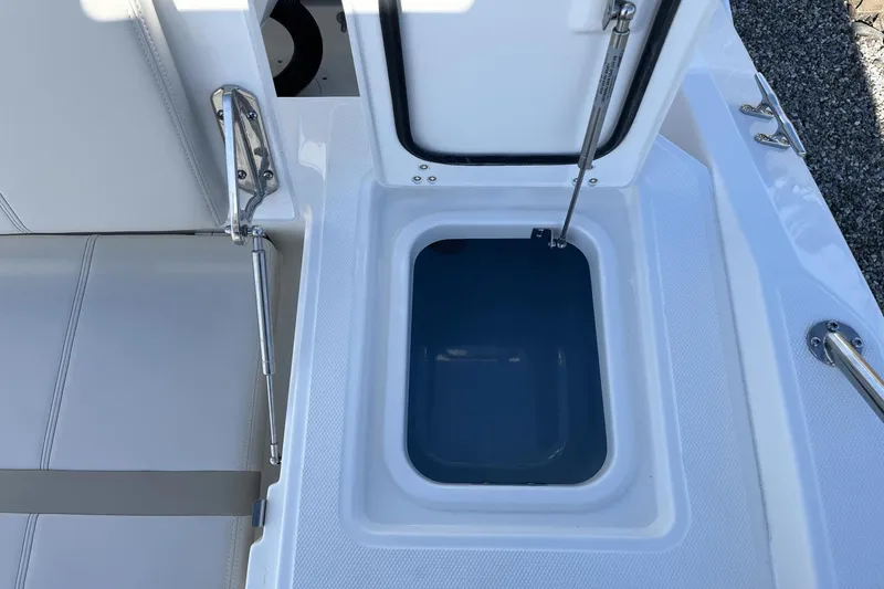 Slide: The Image of Boston Whaler 280 Dauntless 2024 - 9