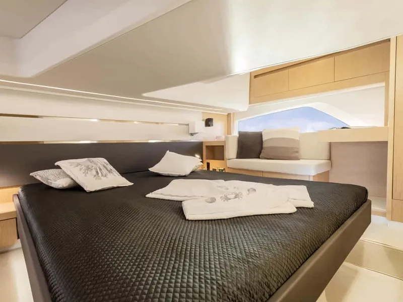 Slide: The Image of Sealine F430 2026 - 36