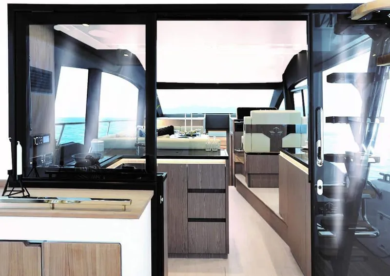 Slide: The Image of Sealine F430 2026 - 29