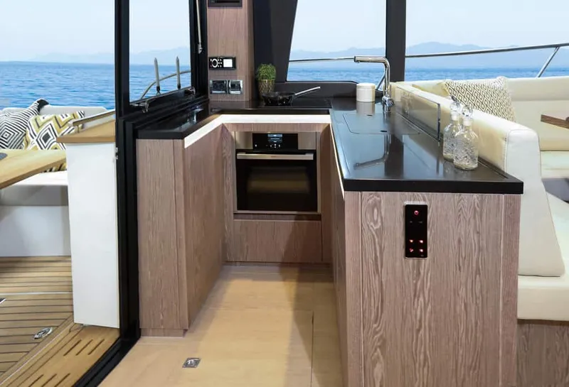 Slide: The Image of Sealine F430 2026 - 28