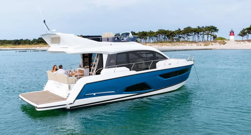 Slide: The Image of Sealine F430 2026 - 4