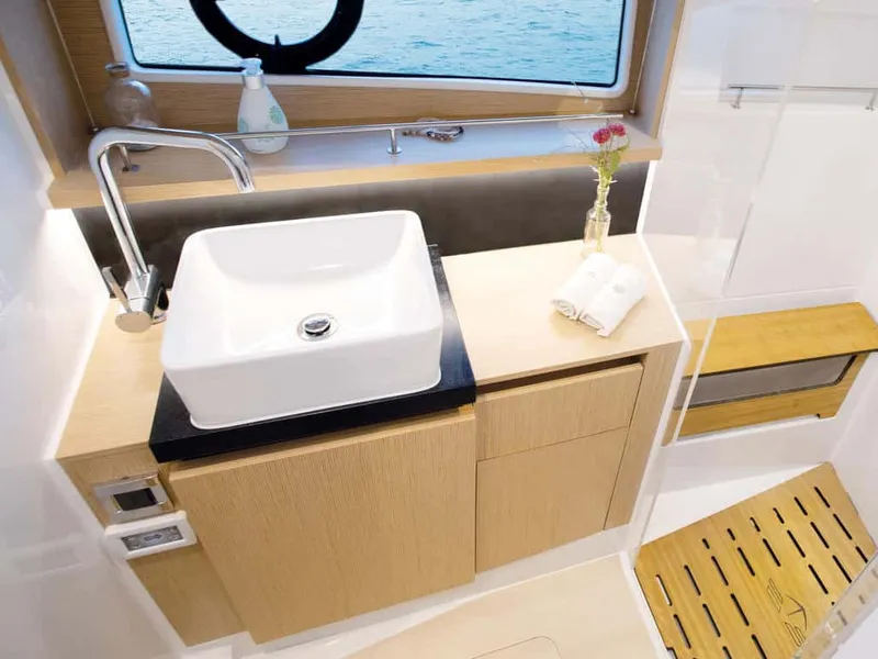 Slide: The Image of Sealine F430 2026 - 32