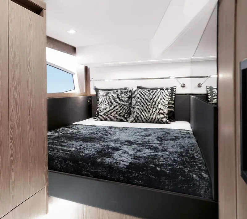 Slide: The Image of Sealine F430 2026 - 41