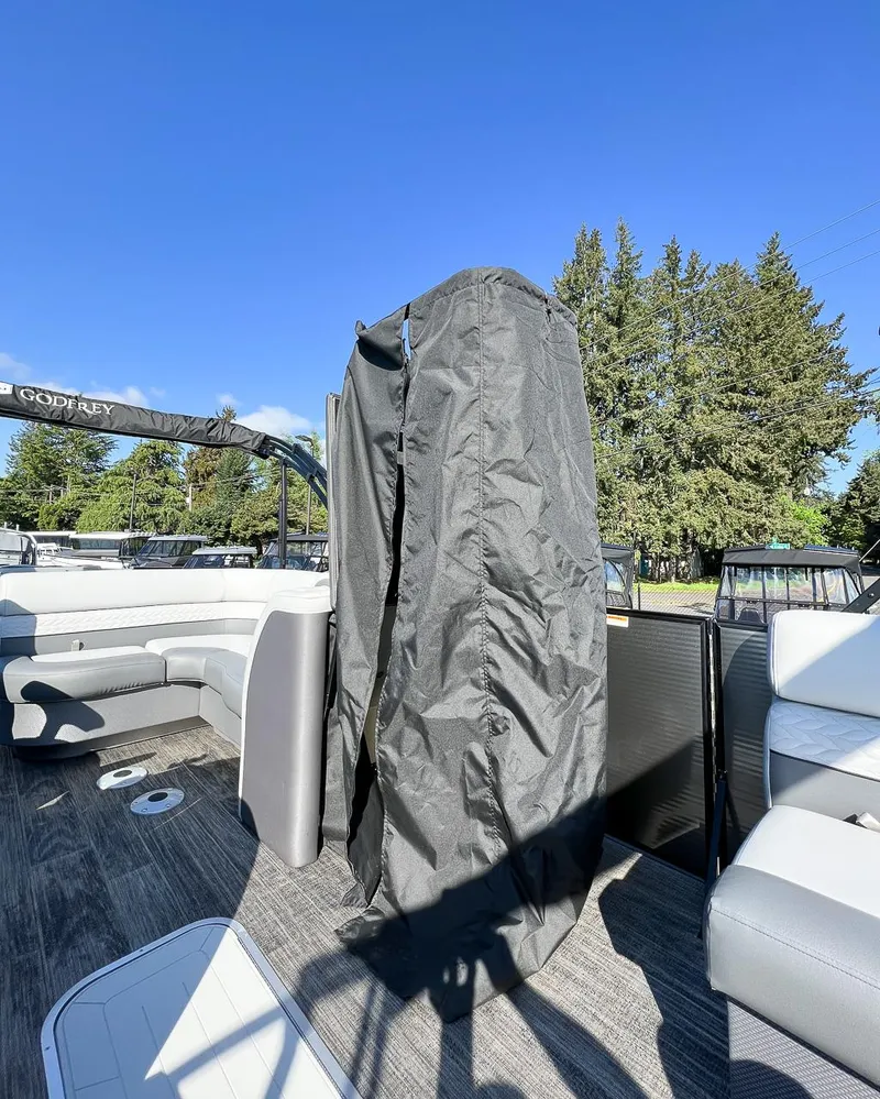 Slide: The Image of Godfrey MC235 FS 2023 - 11