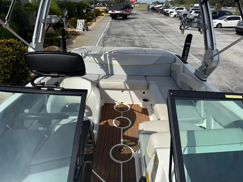 Slide: The Image of MasterCraft NXT20 2019 - 10