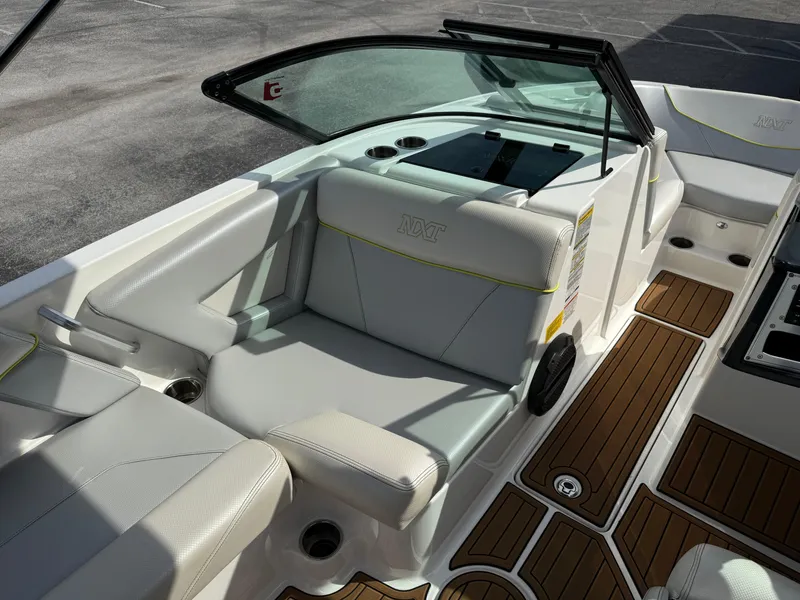 Slide: The Image of MasterCraft NXT20 2019 - 11
