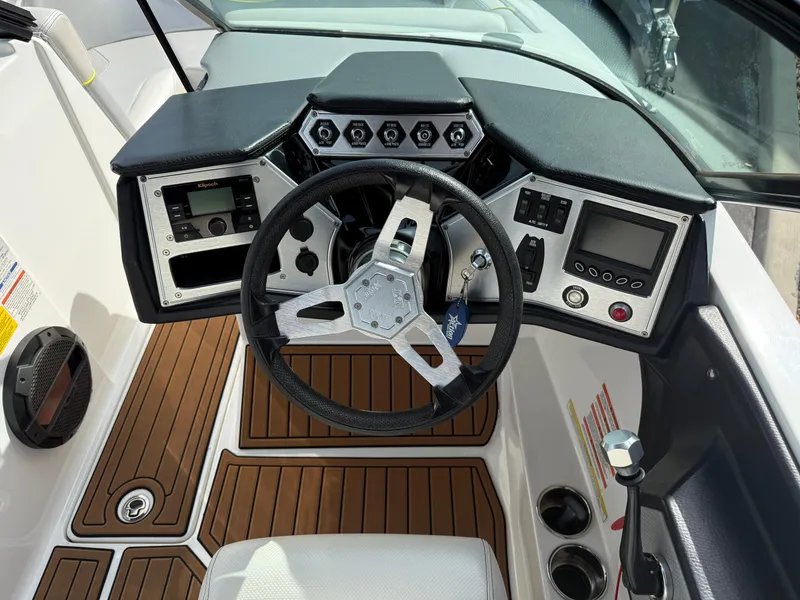 Slide: The Image of MasterCraft NXT20 2019 - 13
