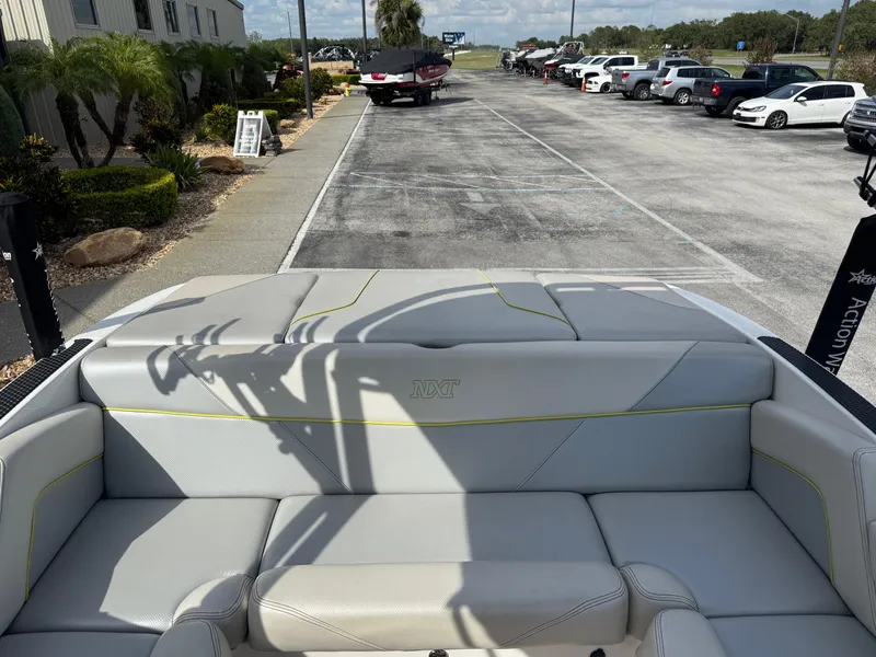 Slide: The Image of MasterCraft NXT20 2019 - 16