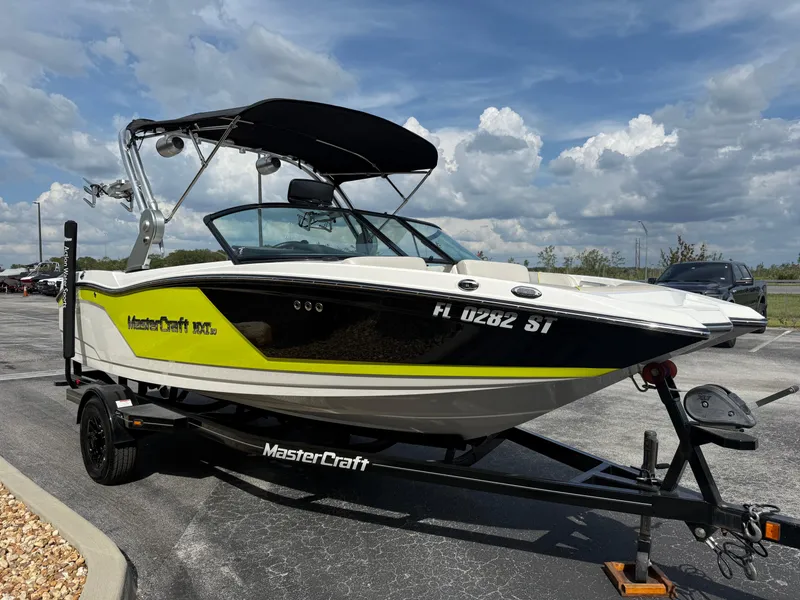 Slide: The Image of MasterCraft NXT20 2019 - 4