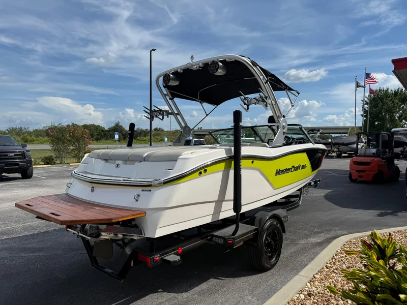 Slide: The Image of MasterCraft NXT20 2019 - 5