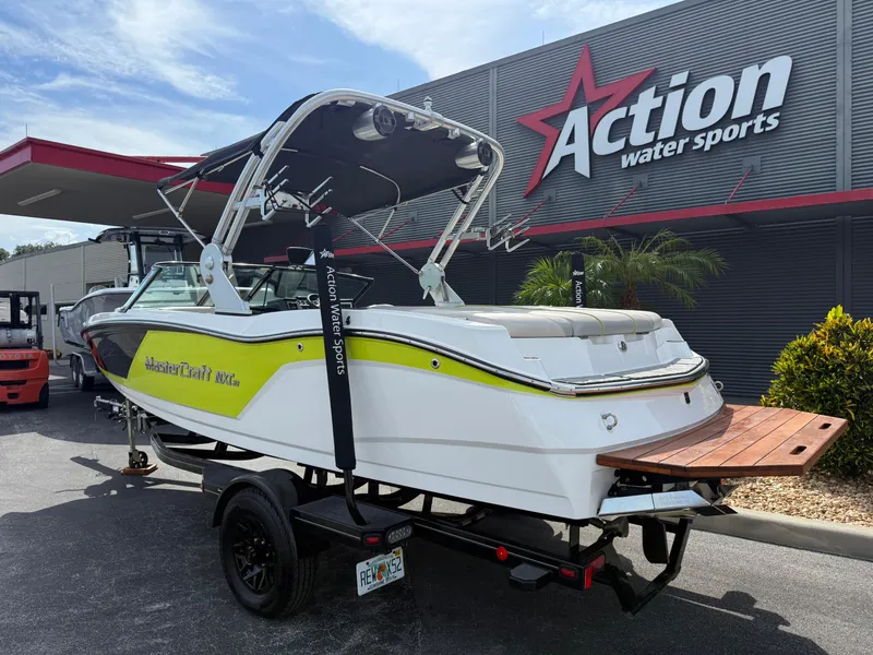 Slide: The Image of MasterCraft NXT20 2019 - 7