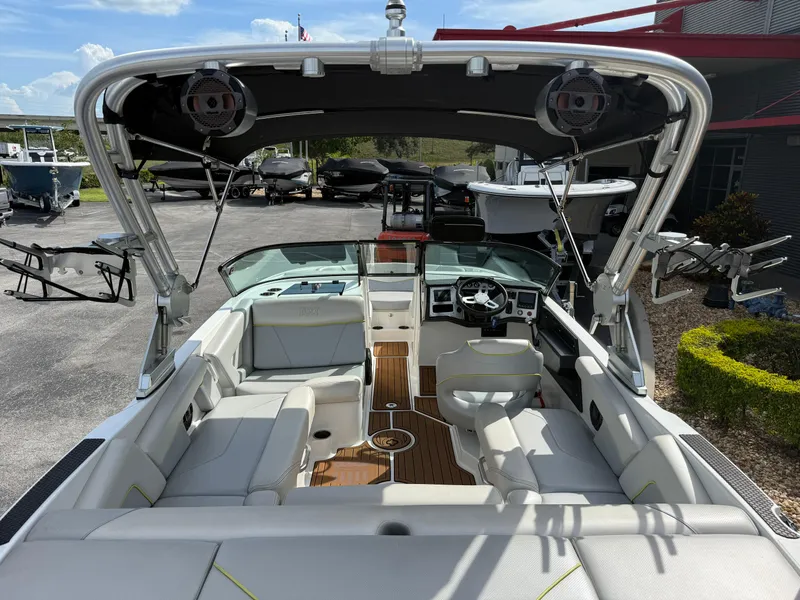 Slide: The Image of MasterCraft NXT20 2019 - 8