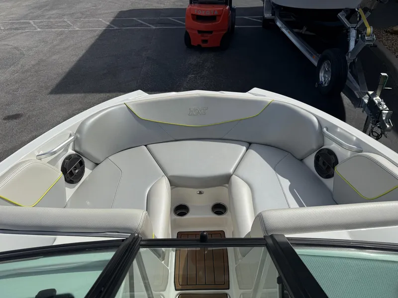 Slide: The Image of MasterCraft NXT20 2019 - 9