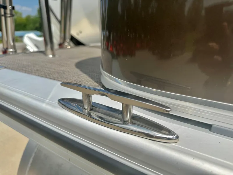 Slide: The Image of 2023 Tahoe Pontoon LTZ Rear Fish boat cleat detail. - 8