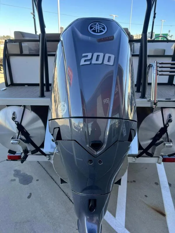 Slide: The Image of 2024 Veranda VR22VLB boat with Yamaha 200 outboard motor - 18