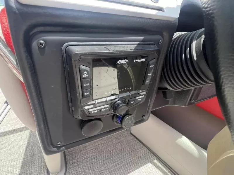 Slide: The Image of Crownline Boats 220 SS 2024 - 15