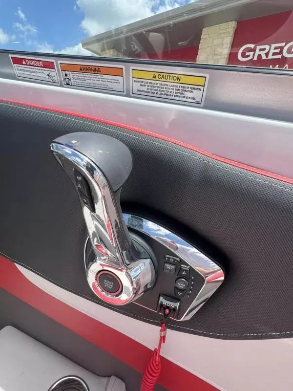 Slide: The Image of Crownline Boats 220 SS 2024 - 18