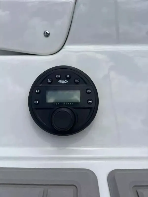 Slide: The Image of Crownline Boats 220 SS 2024 - 19