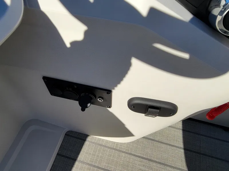 Slide: The Image of Control panel and outlet on 2024 Godfrey SWEETWATER 2286 SFL boat. - 17