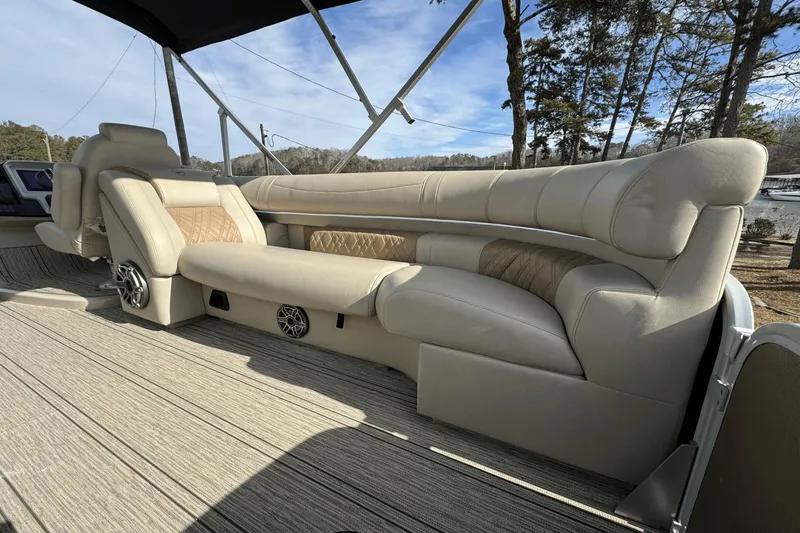 Slide: The Image of Premier 270 Intrigue 2024 - 17