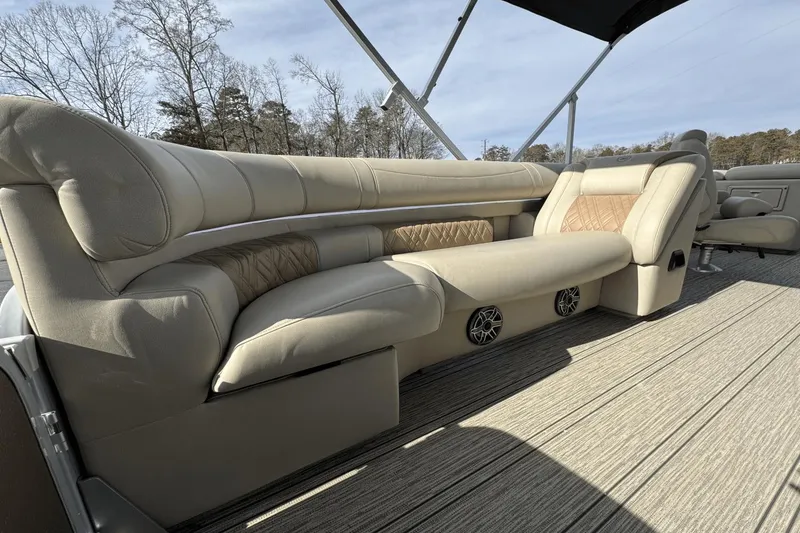 Slide: The Image of Premier 270 Intrigue 2024 - 18