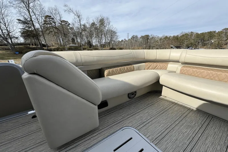 Slide: The Image of Premier 270 Intrigue 2024 - 6