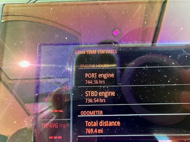 Slide: The Image of Sea Ray 450 Sundancer 2010 dashboard showing engine hours and odometer reading. - 17