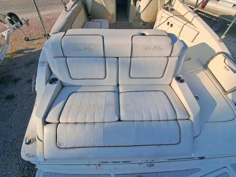 Slide: The Image of 2010 Sea Ray 260 Sun Deck boat with white cushioned seating. - 15