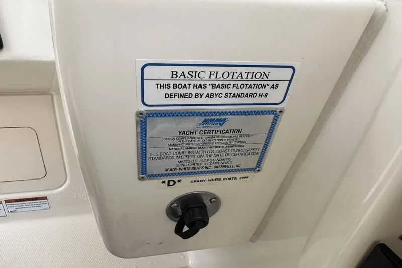 Slide: The Image of Grady-White 275 Freedom 2022 yacht certification and flotation label. - 29