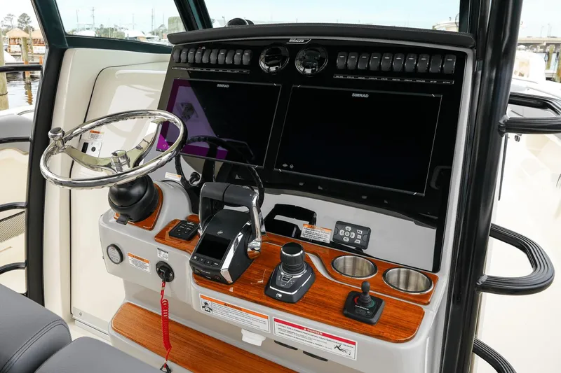 Slide: The Image of Boston Whaler 380 Outrage 2024 - 15