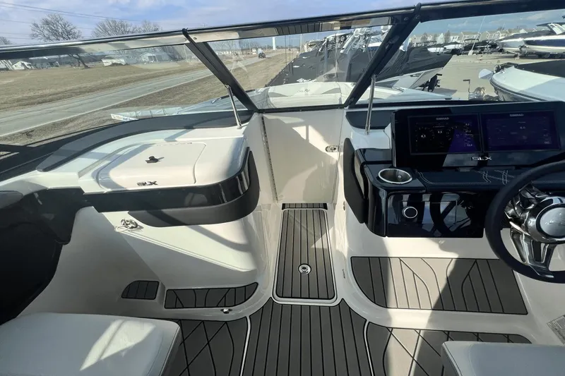 Slide: The Image of Sea Ray SLX 260 Surf 2024 - 1
