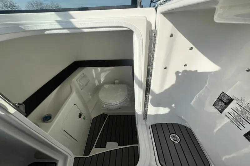 Slide: The Image of Sea Ray SLX 260 Surf 2024 - 11