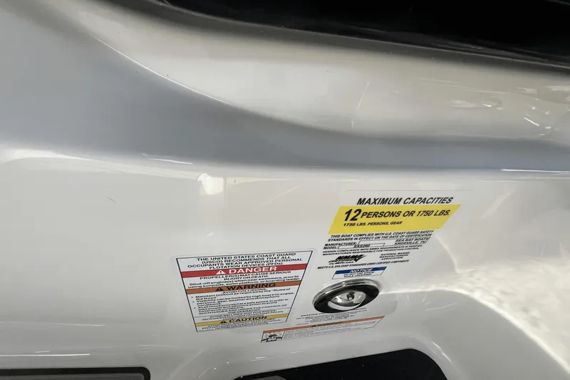 Slide: The Image of Sea Ray SLX 260 Surf 2024 - 15