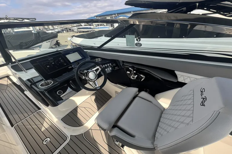 Slide: The Image of Sea Ray SLX 260 Surf 2024 - 2