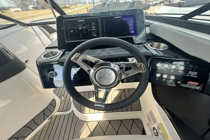 Slide: The Image of Sea Ray SLX 260 Surf 2024 - 3